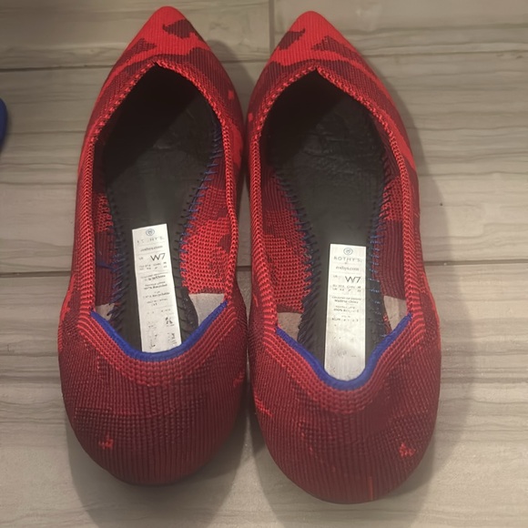 Rothys The Point in Red Camo - Picture 8 of 8